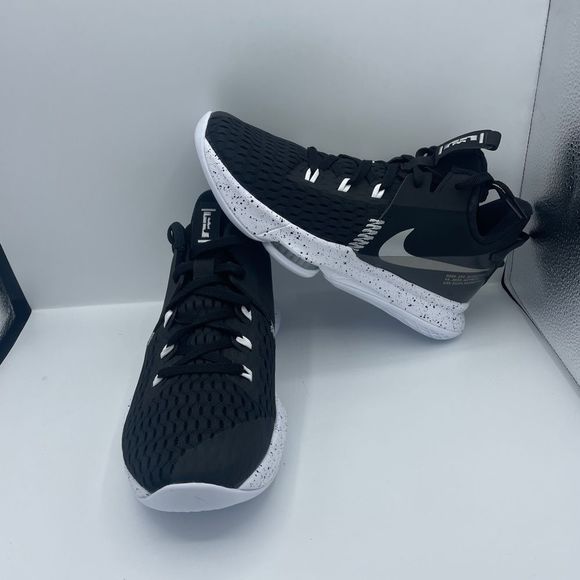 New- Nike LeBron James Witness V 5 Black Silver White CQ9380-001 Men’s size 11 main image 5